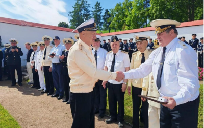 в День ВМФ в Гатчине состоялось торжественное награждение ветеранов флота - фото - 1