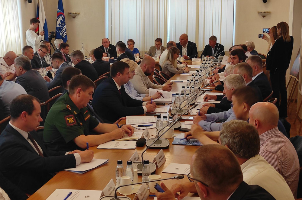 круглый стол в Государственной Думе по теме: «Законодательное регулирование отношений в сфере выполнения противофонтанных работ в целях обеспечения безопасного функционирования объектов ТЭК» - фото - 4